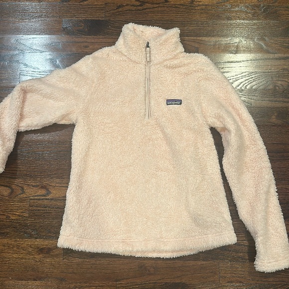 Patagonia Jackets & Blazers - Fuzzy cream Patagonia pull over